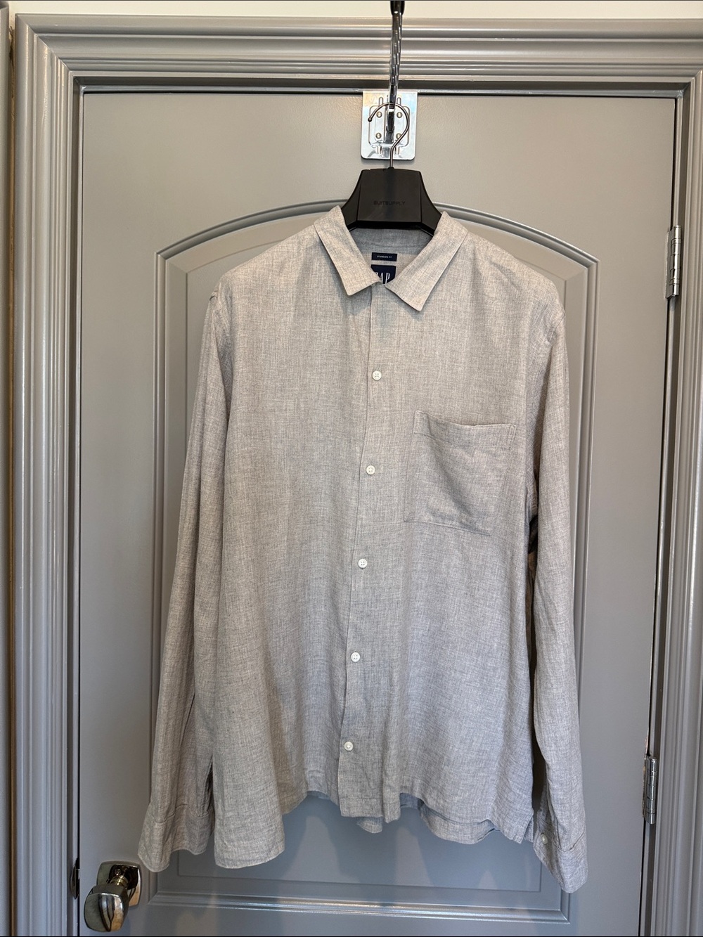 GAP Men's Casual Button-Down Shirt in Light Gray